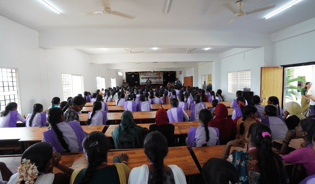 Mastering the Art of Public Speaking: A Key to Professional Growth